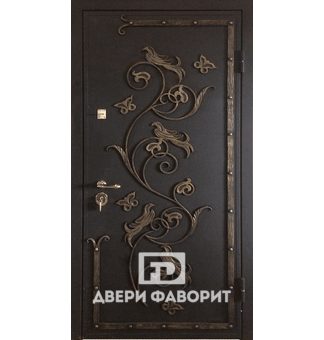 металлическая дверь с терморазрывом украшена декоративной ковкой