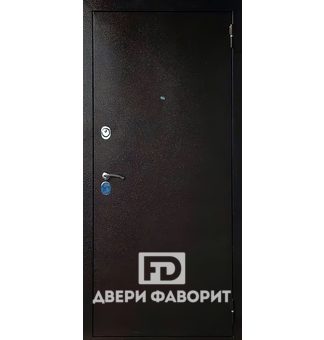 металлическая дверь в квартиру окрашена черной порошковой краской