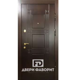 стальная дверь в квартиру усилена тремя петлями